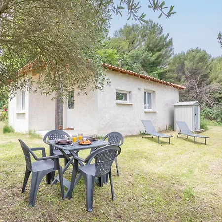 Maisonnette Avec Petit Jardin