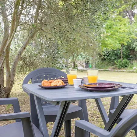 Maisonnette Avec Petit Jardin